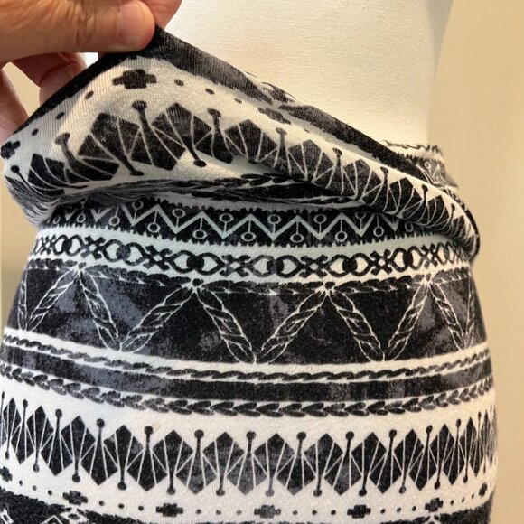 B Jewel Black and cream Aztec maxi skirt, Size Medium - Picture 4 of 9